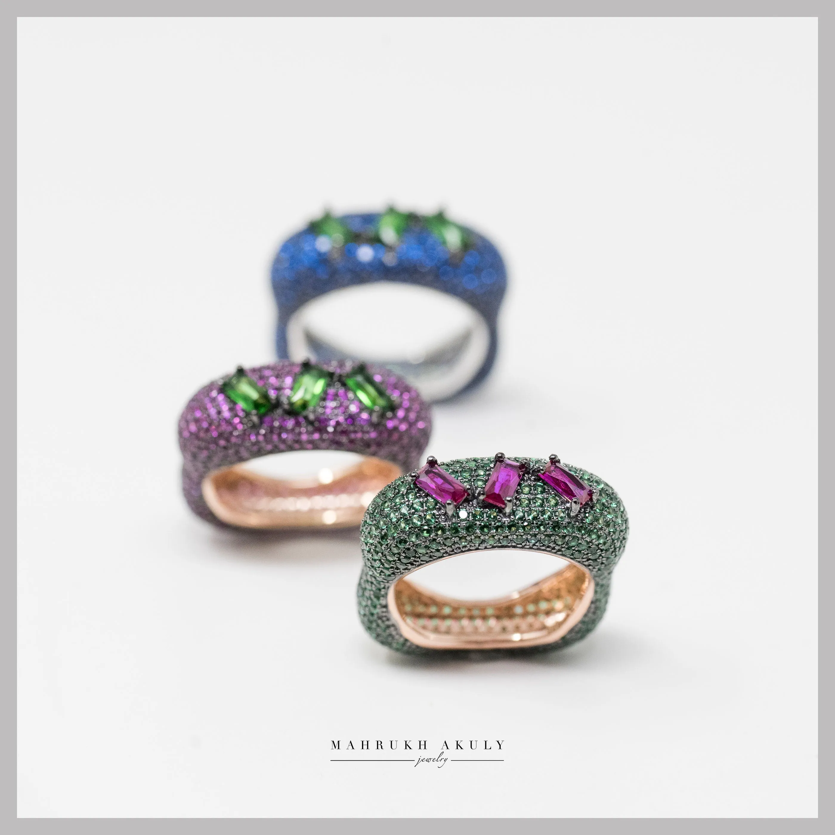 Geometric pave rings