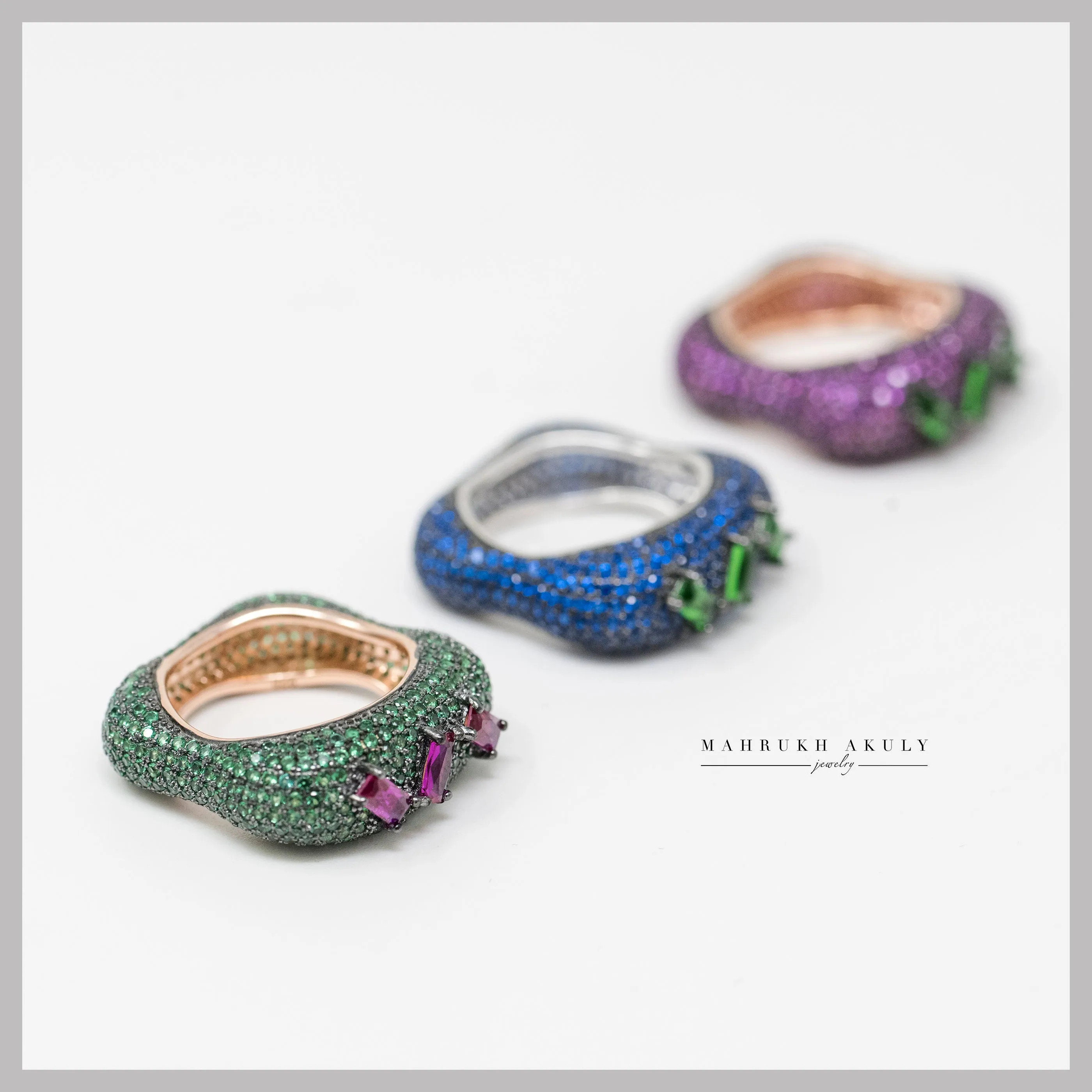 Geometric pave rings