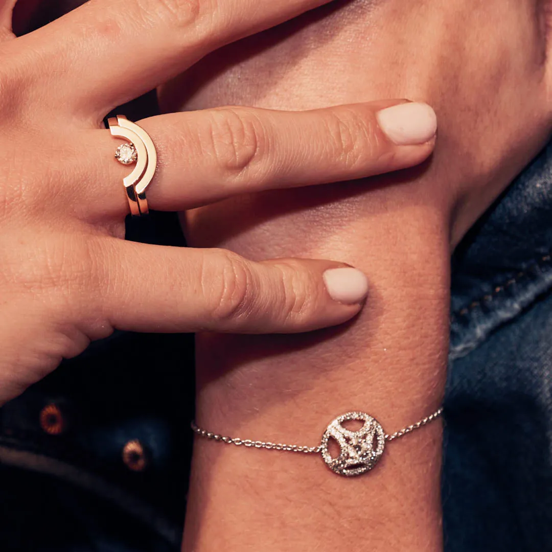 Intrépide petit arc solitaire ring