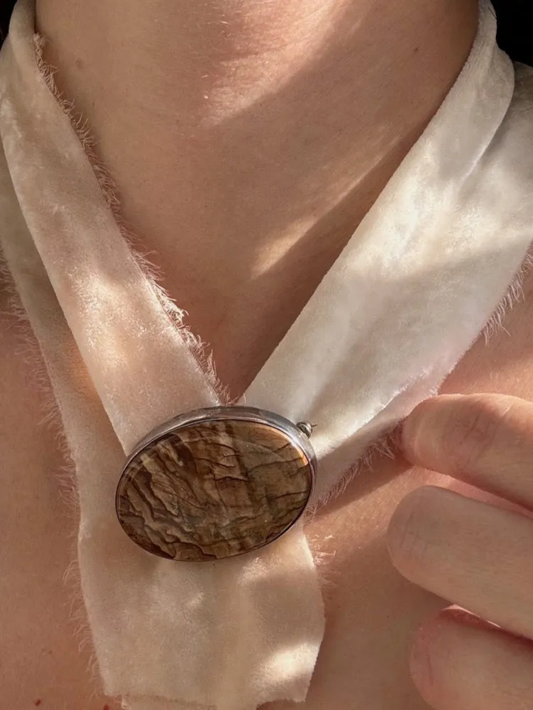 Vintage 1940's Picture Jasper Brooch